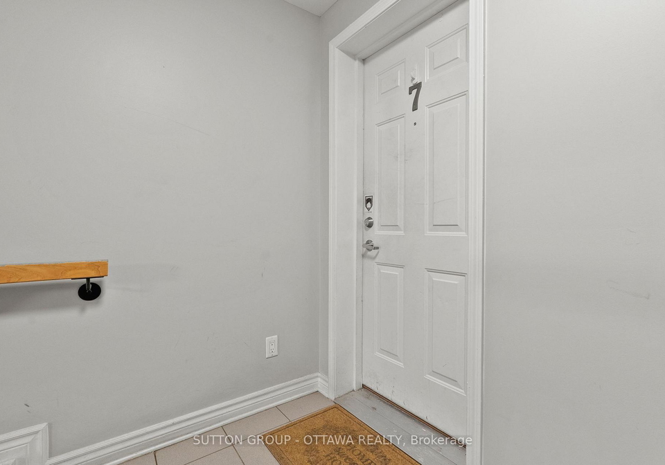 565-stonefield-private-ottawa-ontario-x13851136