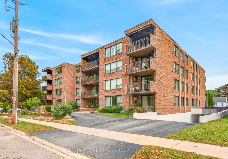 28-robinson-street-n-grimsby-ontario-x13851736