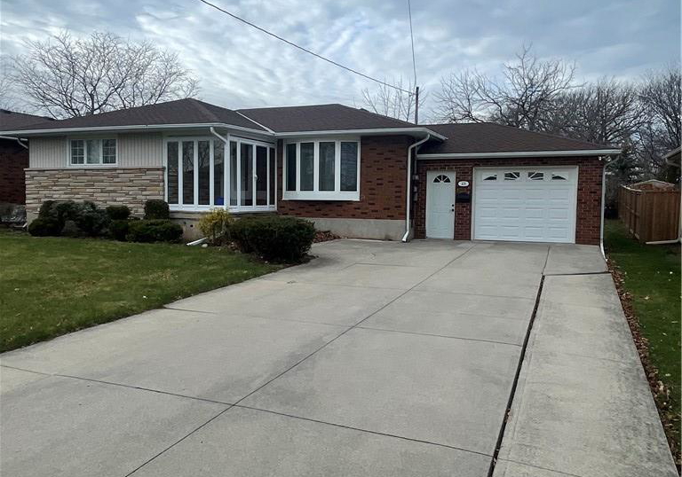 23-woodsview-avenue-w-grimsby-ontario-x13852082