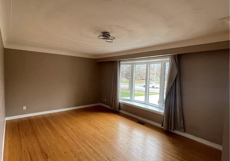 23-woodsview-avenue-w-grimsby-ontario-x13852082