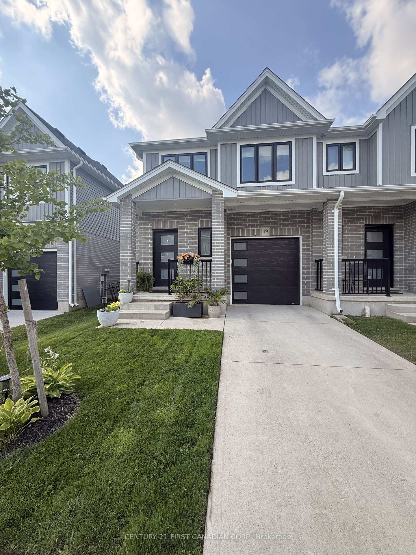 17-nicholson-street-lucan-biddulph-ontario-x13854088