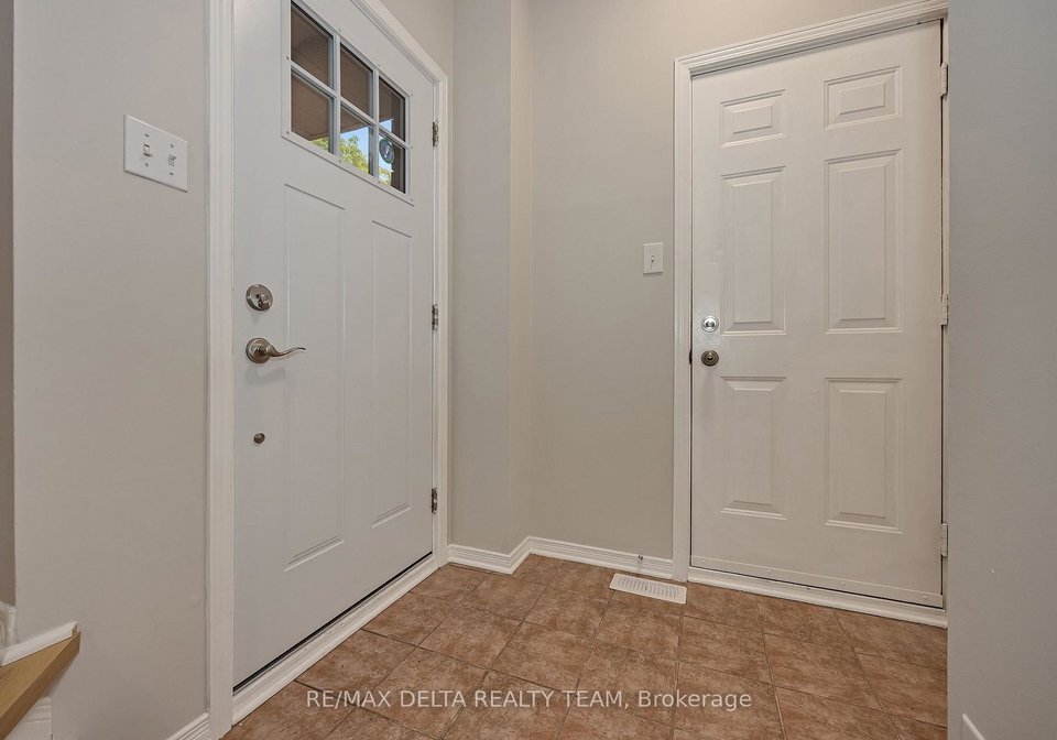858-como-crescent-ottawa-ontario-x13854394