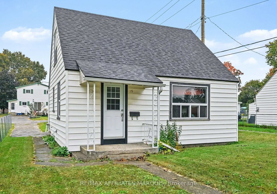 19-churchill-crescent-smiths-falls-ontario-x13855826