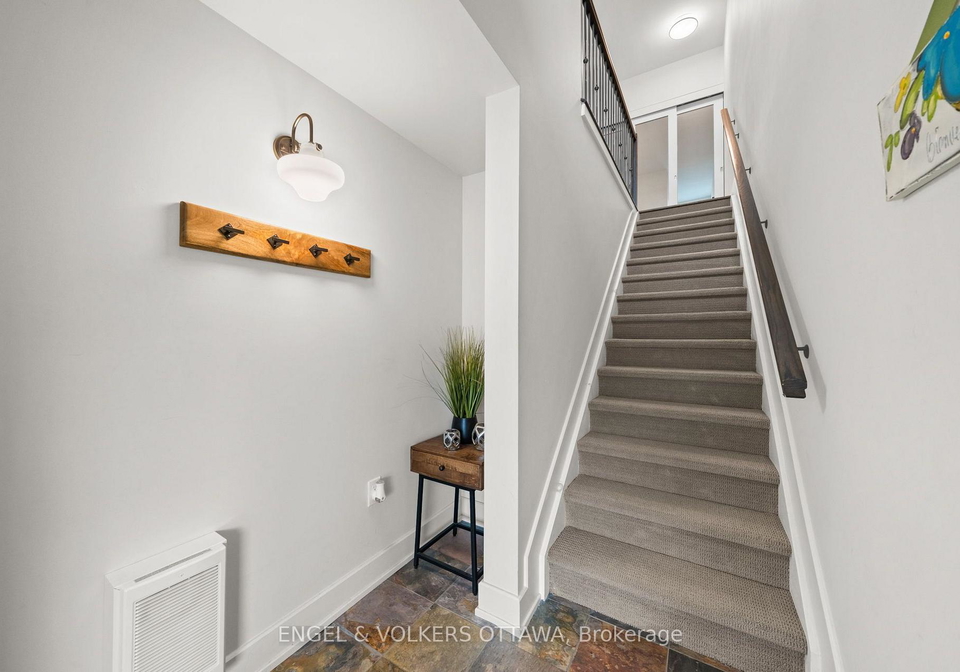 244-mullin-private-ottawa-ontario-x13856096