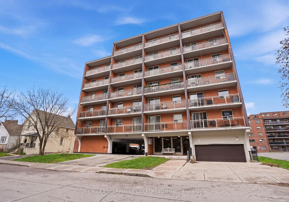 30-summit-abbey-hamilton-ontario-x13856252