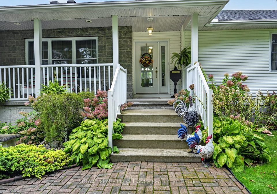 1294-county-road-2-e-augusta-ontario-x13856664