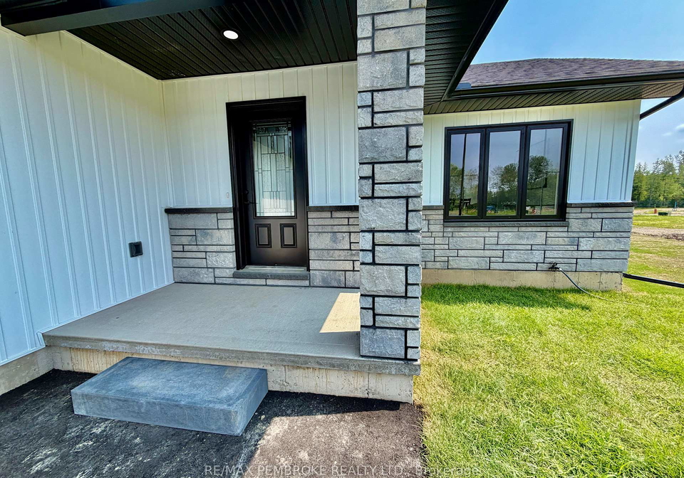 19-eddy-crescent-pembroke-ontario-x13856958