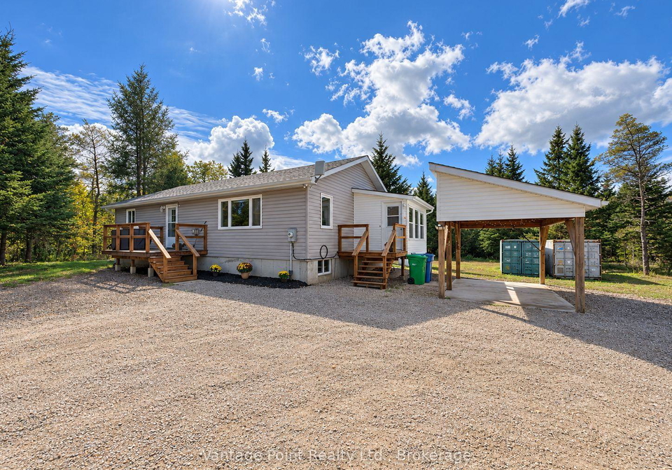 736038-west-back-line-chatsworth-ontario-x13862080