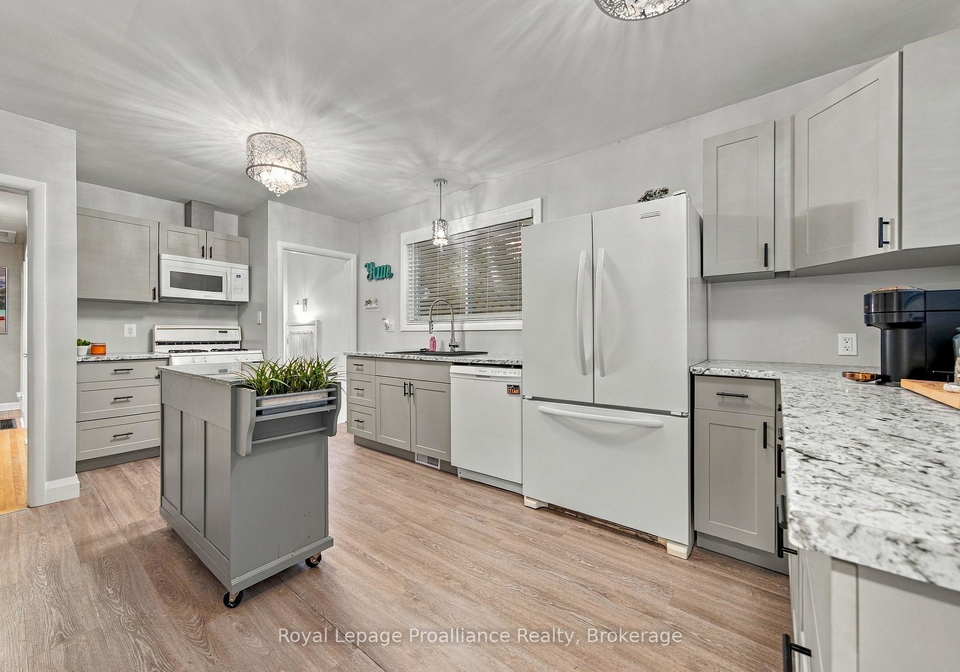 14-munro-avenue-belleville-ontario-x13863228