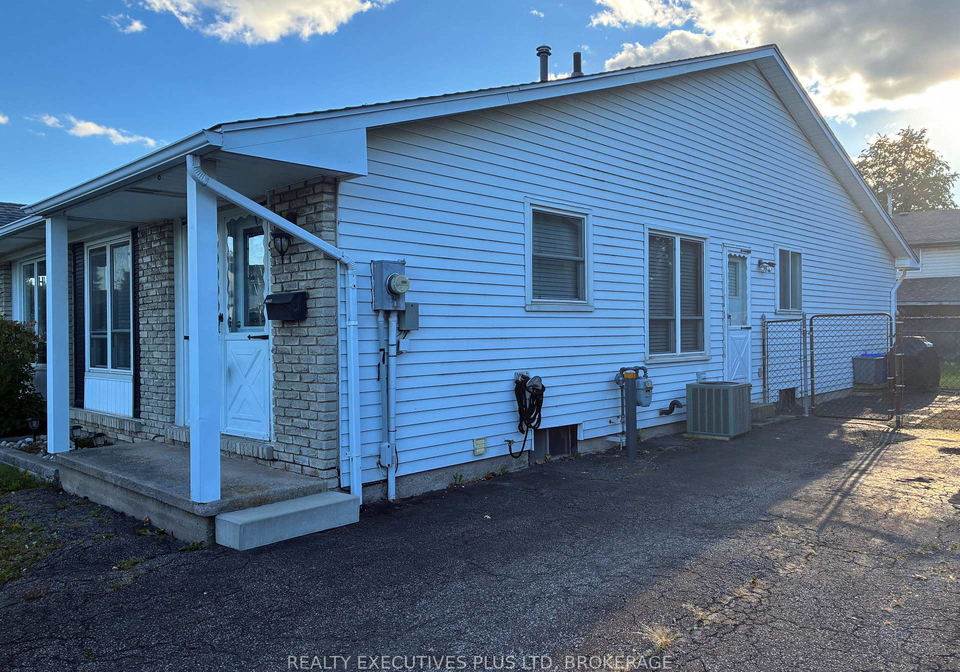 94-carriage-road-st-catharines-ontario-x13864780