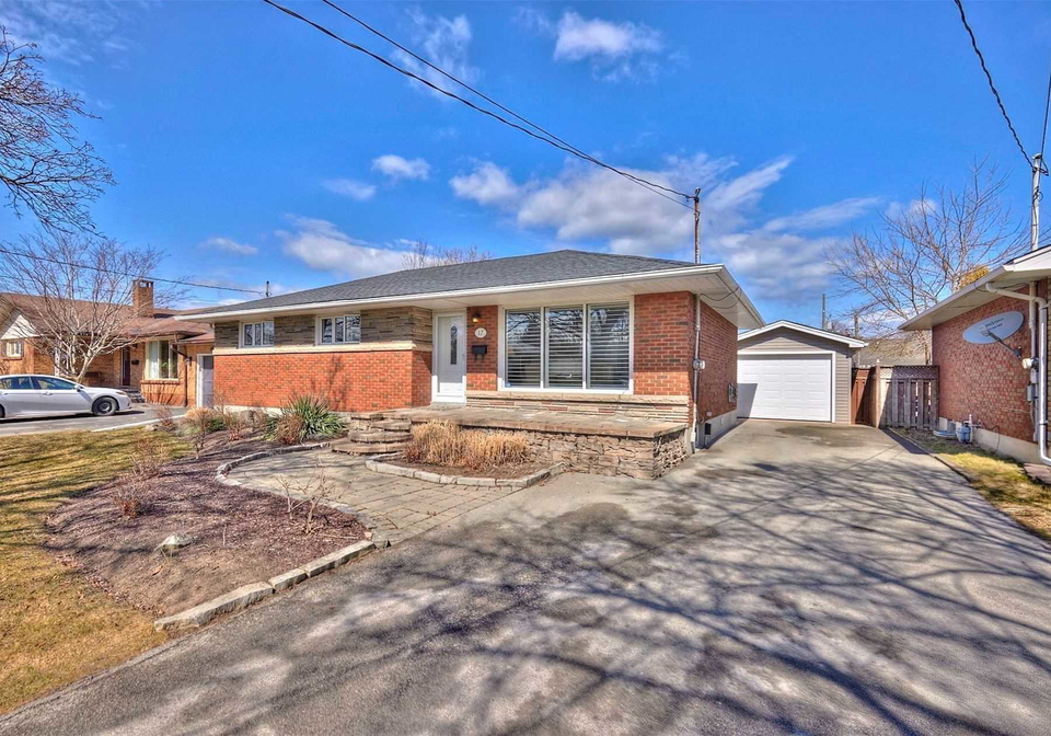 17-grosvenor-street-st-catharines-ontario-x5397453