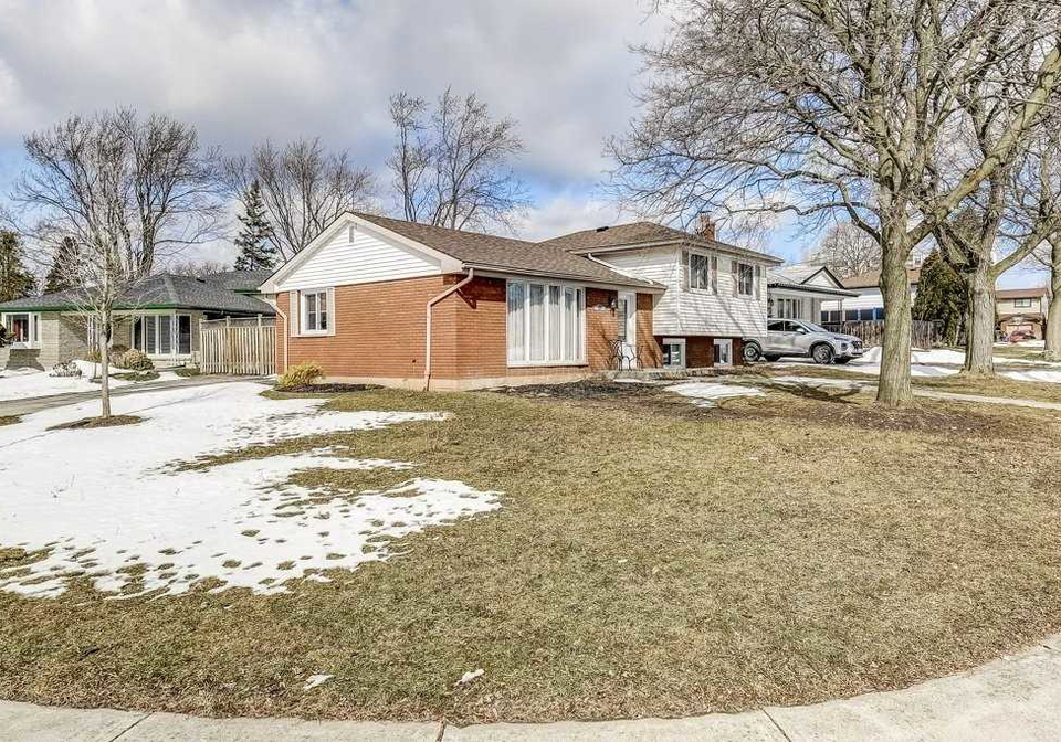 8-banff-drive-hamilton-ontario-x5530277