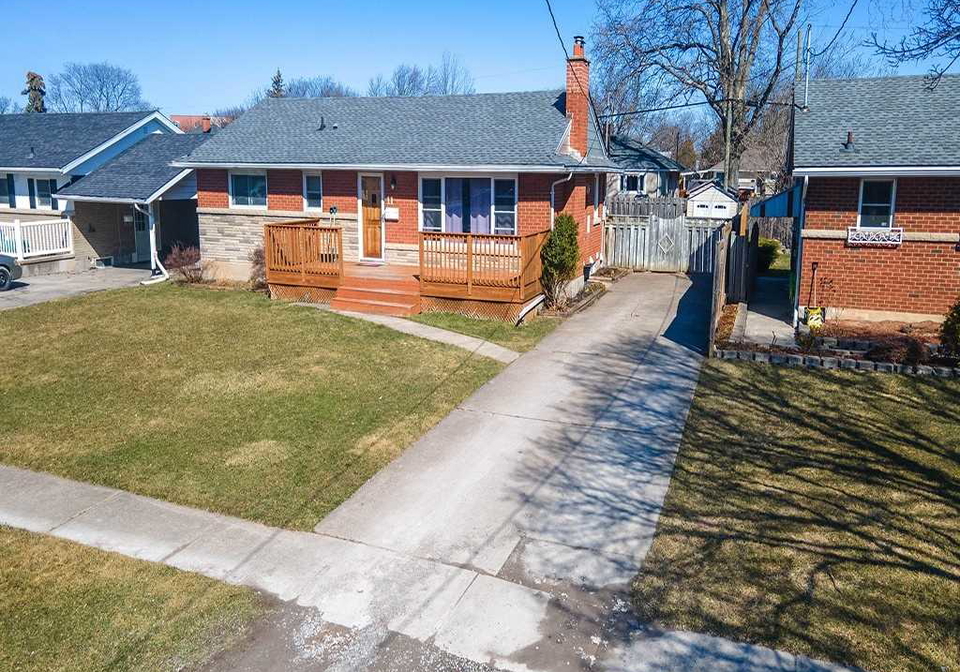 11-broadmore-avenue-st-catharines-ontario-x5554394