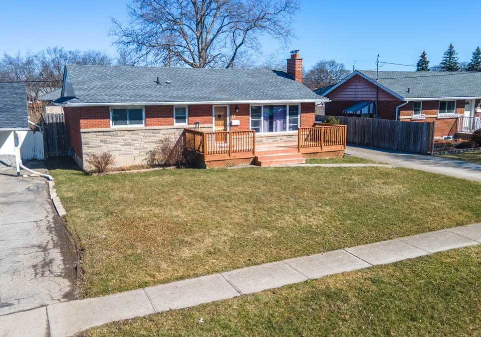 11-broadmore-avenue-st-catharines-ontario-x5554394