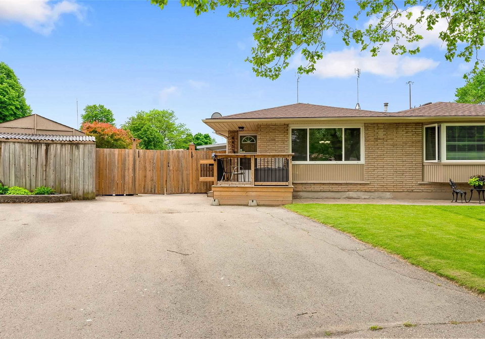 4453-meadowvale-drive-niagara-falls-ontario-x5635956