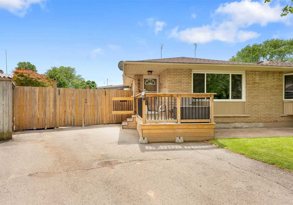 4453-meadowvale-drive-niagara-falls-ontario-x5635956