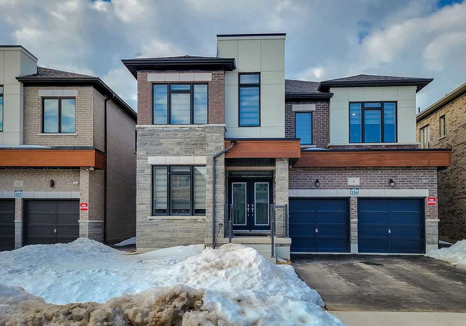 8-edworthy-gdns-hamilton-ontario-x5975611