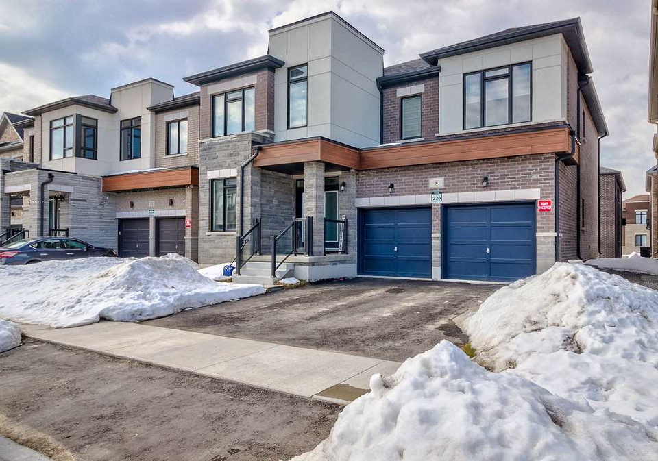 8-edworthy-gdns-hamilton-ontario-x5975611