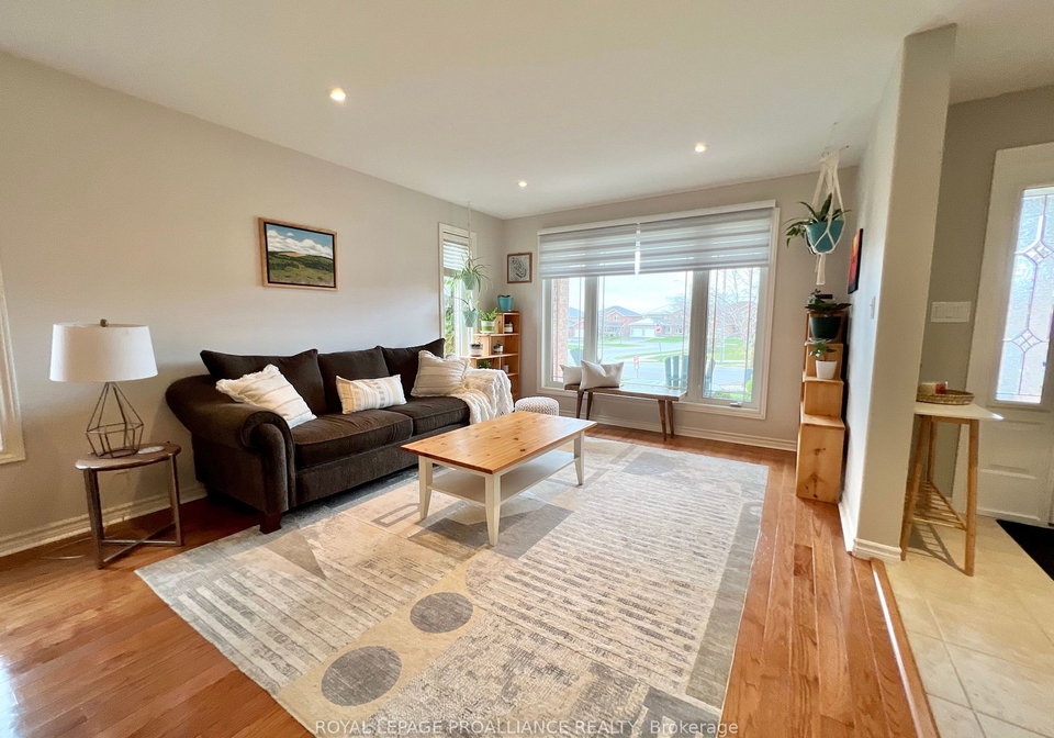 10-simcoe-drive-belleville-ontario-x5977048