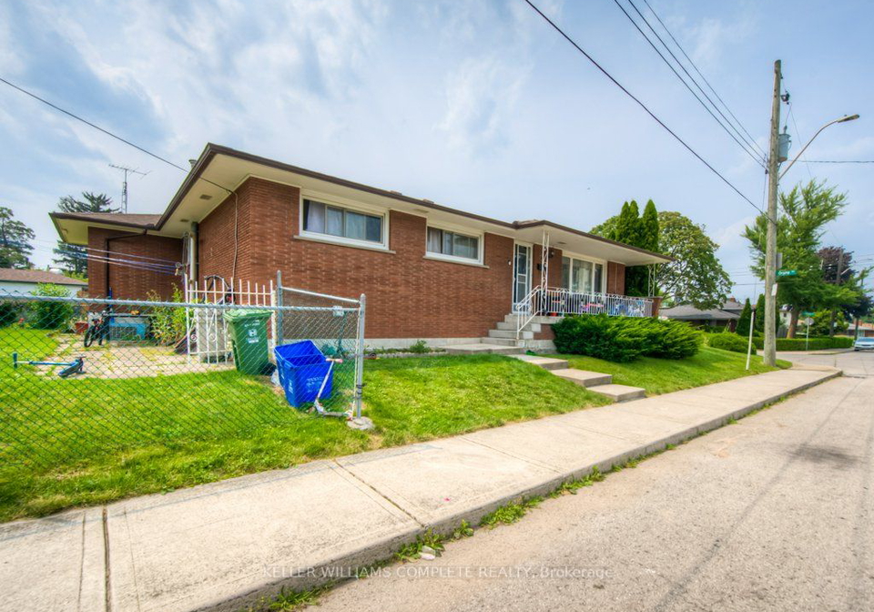 4-starlight-court-hamilton-ontario-x6715416