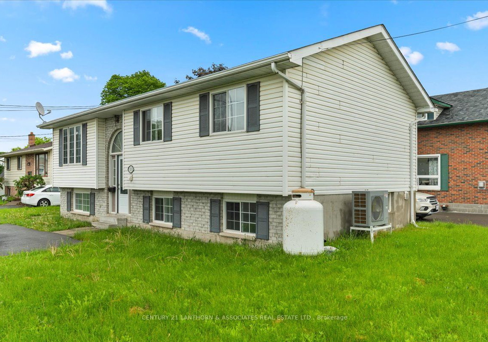3-clifford-street-belleville-ontario-x8384268