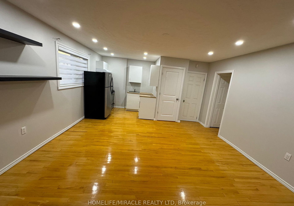 2-envoy-boulevard-hamilton-ontario-x9248411