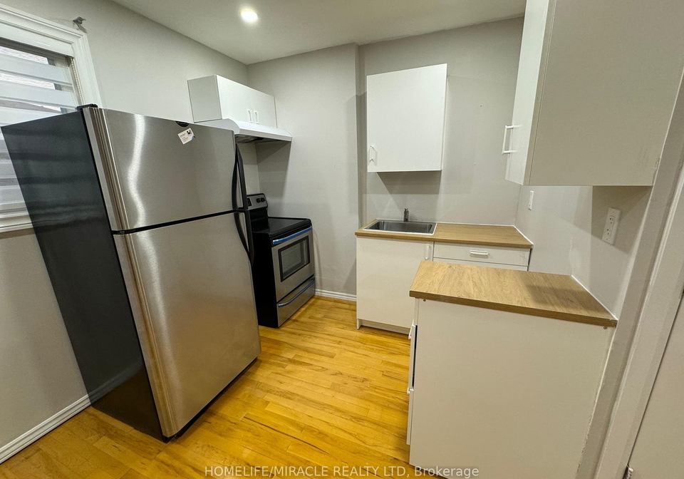 2-envoy-boulevard-hamilton-ontario-x9248411