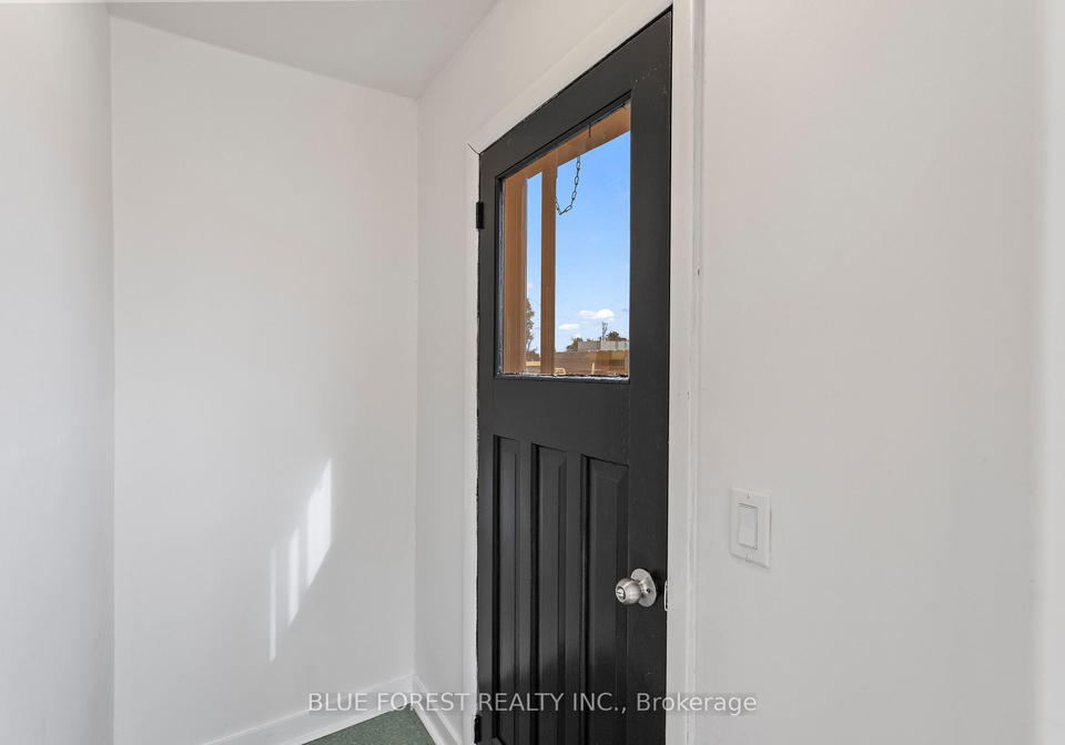 270-main-street-southwest-middlesex-ontario-x9282640