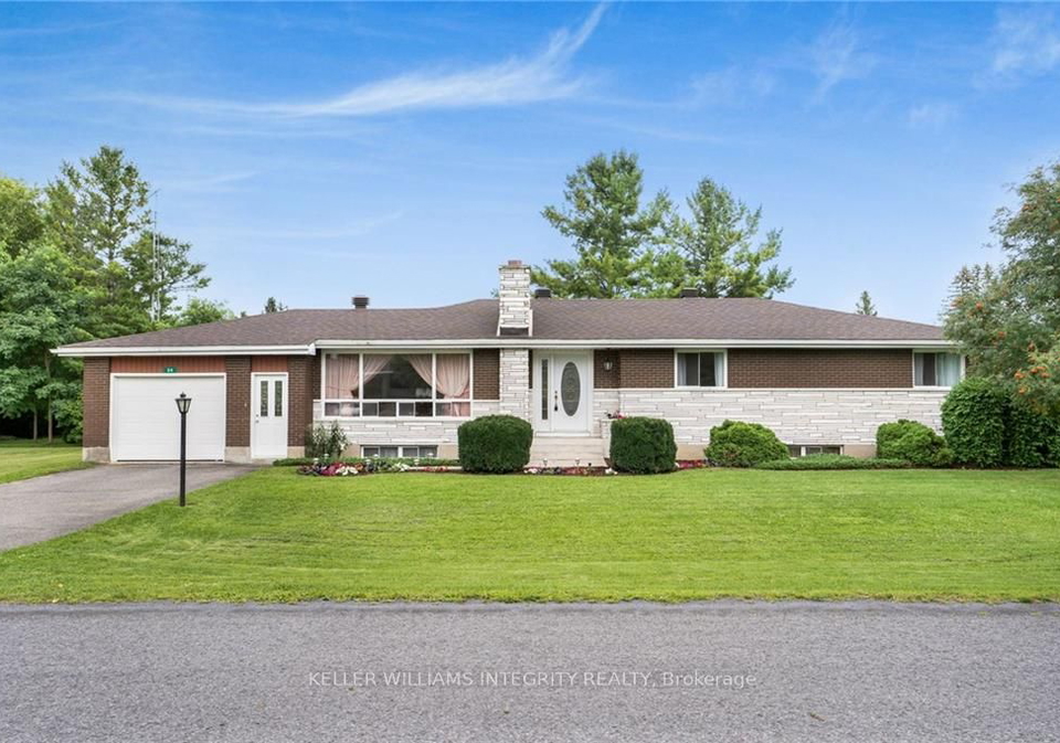 24-champagne-street-w-north-stormont-ontario-x9451025