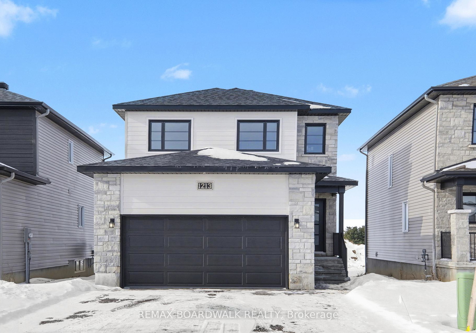 1213-montblanc-crescent-russell-ontario-x9517459
