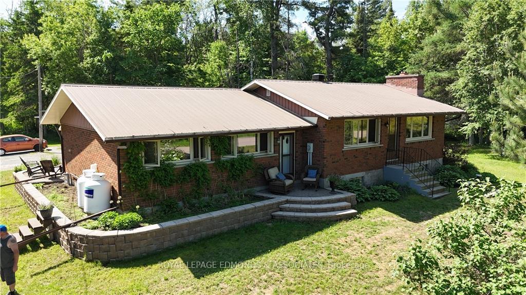 2249-ross-road-laurentian-valley-ontario-x9518447