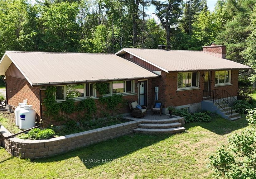 2249-ross-road-laurentian-valley-ontario-x9518447