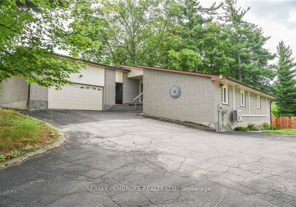 17-harris-crescent-whitewater-region-ontario-x9521513